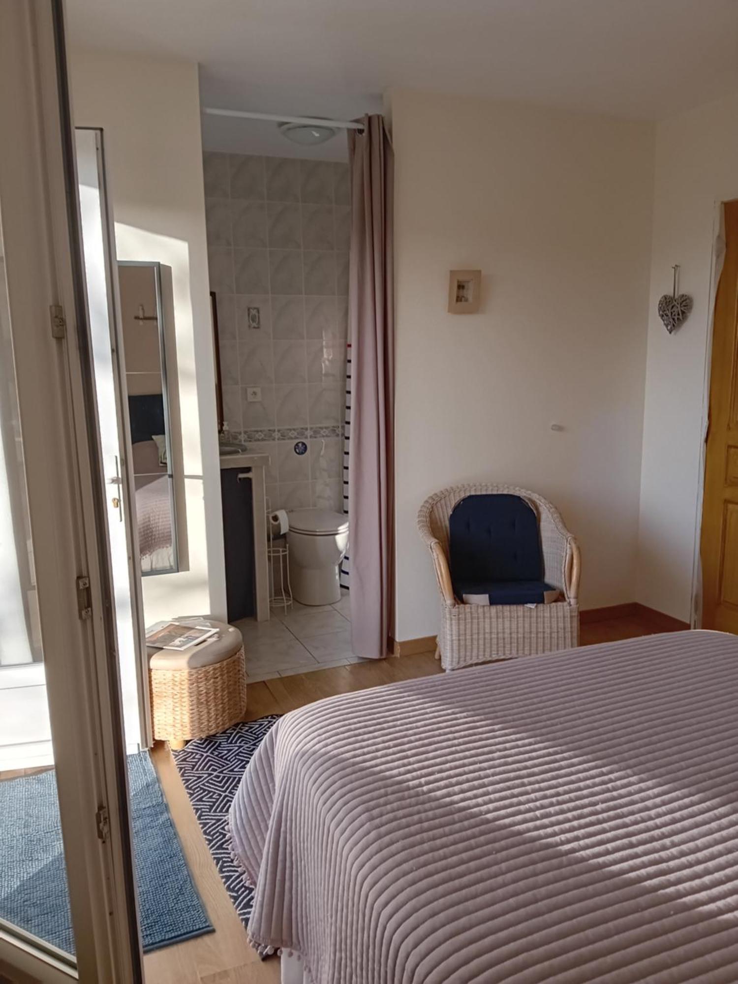 Bed and Breakfast Cocooning Au Saut Du Loup Lavergne  Exterior foto